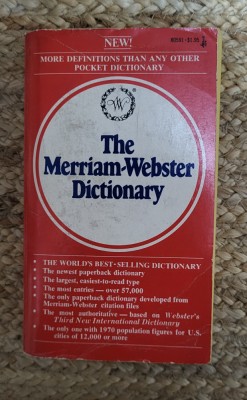 THE MERRIAM -WEBSTER DICTIONARY foto