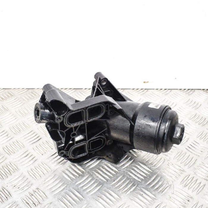 Carcasa filtru de ulei SUZUKI GRAND VITARA II JT, TE, TD 2007 OEM: 05L115389B,05L115389A 3473465