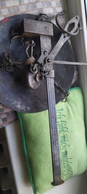 Cantar antic cu talger și braț mobil ( cumpănă ) foto