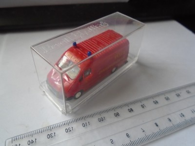 bnk jc Revell Praline 83707 Ford Transit Falck 1/87 foto