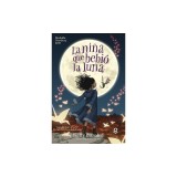 La Nina Que Bebio La Luna