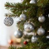 Set de globuri de Craciun, 100 globuri si varf stea, argintiu