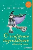 Cumpara ieftin O vrajitoare ingrozitoare zboara la mare/Jill Murphy