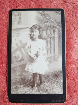Fotografie tip CDV, fetita cu papusa, inceput de secol XX foto