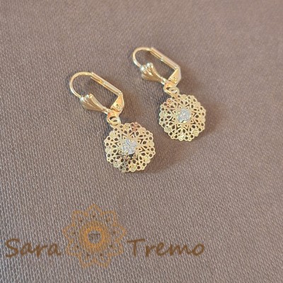 Cercei dantelati, fini si eleganti, cu cristal zirconia alb in centru foto