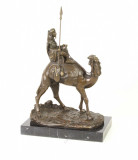 Arab cu dromader - statueta din bronz pe soclu din marmura JK-12, Animale