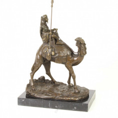 Arab cu dromader - statueta din bronz pe soclu din marmura JK-12