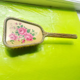 E91- Perie dama toaleta vintage metal aurit cu trandafiri. Marimi: 22/ 8 cm.