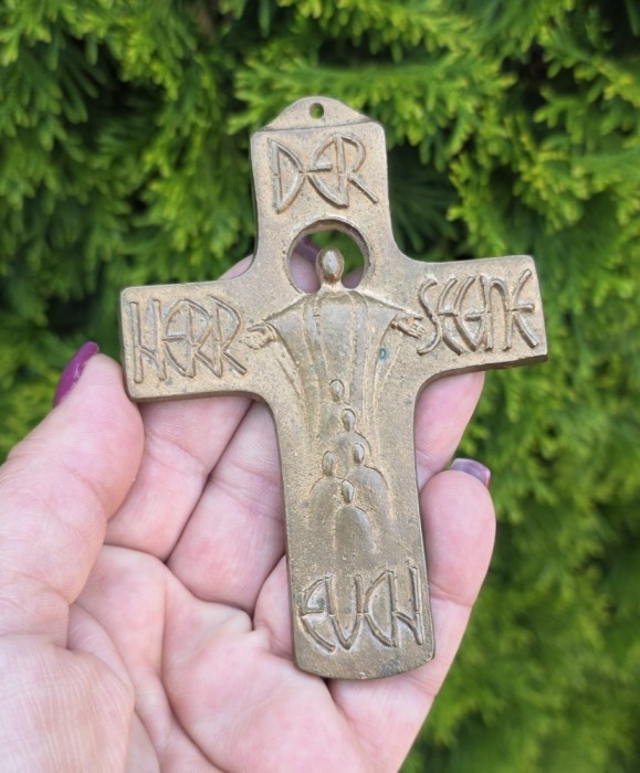CRUCIFIX DE PERETE MICUT VINTAGE DIN ALAMA, &bdquo;Domnul să te binecuv&acirc;nteze&rdquo;