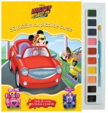 Cumpara ieftin Disney. Mickey și piloții de curse. Să pictăm cu piloții de curse. Carte de colorat cu pensulă și acuarele