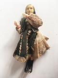 Papusa veche romaneasca Arta Crisana, in costum traditional folcloric, 20 cm
