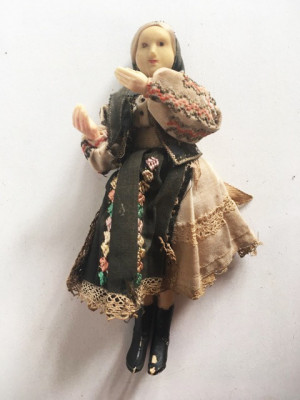 Papusa veche romaneasca Arta Crisana, in costum traditional folcloric, 20 cm foto