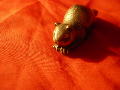 Miniatura veche - Castor , L= 6cmx1,5cm , metal argintat foto