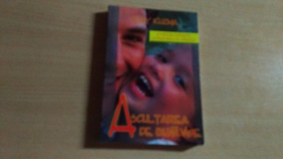 ASCULTAREA DE BUNAVOIE-KAY KUZMA foto