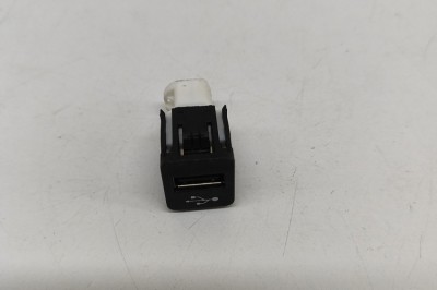USB BMW 3 G20, G28 2023 OEM: 9229294 29998957 foto