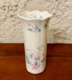 VAZA DIN PORTELAN ENGLEZESC AYNSLEY- FINE BONE CHINA- &quot;LITTLE SWEETHEART&quot; H15CM