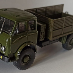 Macheta MAZ 505 1963 camion "verde militar" - MCG 1/43