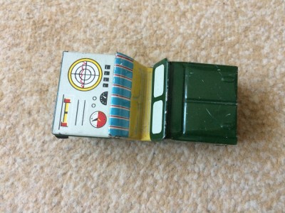 jeep militar masinuta militara veche jucarie din tabla frictiune made in china foto