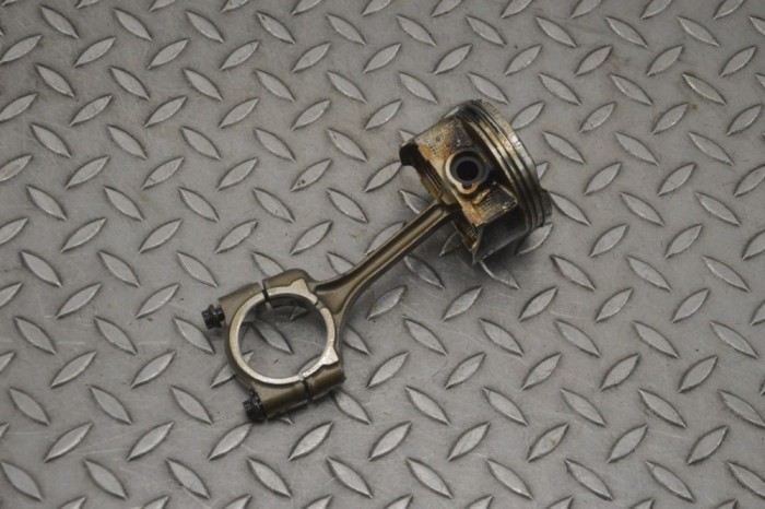 Piston SUBARU XV _GP_ 2012 OEM: AD70770 22507946