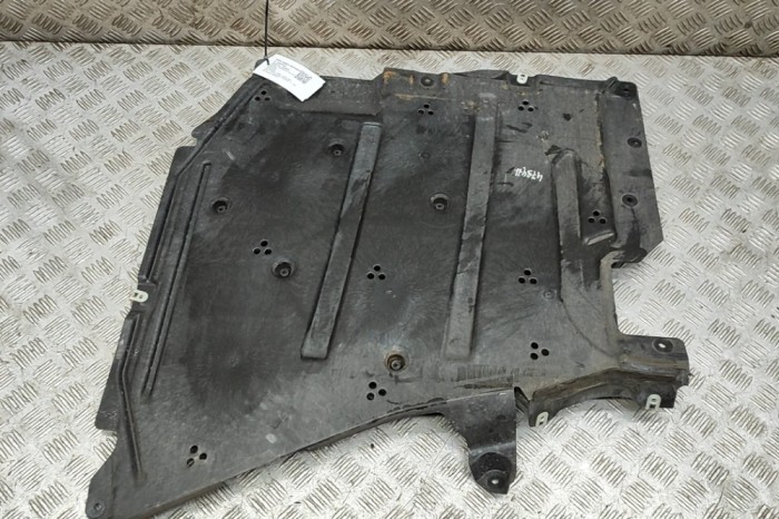 Scut motor st&acirc;nga spate BMW 3 G20, G28 2024 OEM: 7435569 28250349