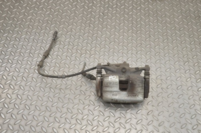 Etrier de fr&acirc;nă dreapta față VW GOLF VIII CD1 2021 18143995