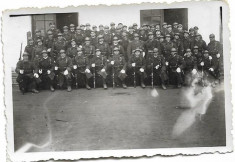 D270 Soldati romani cu casti Adrian si pusti 1938 foto