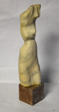 Statueta nud / Silueta feminina sculptura in marmura alba - artist roman, Nuduri