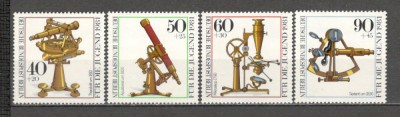 Berlin.1981 Pentru tineret-Instrumente optice SB.894 foto