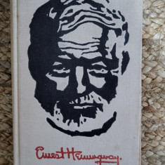 ERNEST HEMINGWAY - SELECTED STORIES (ed. cartonata, limba engleza)