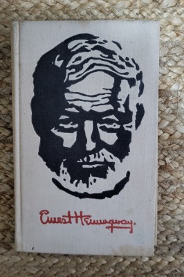 ERNEST HEMINGWAY - SELECTED STORIES (ed. cartonata, limba engleza) foto