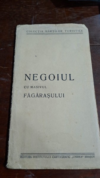 Negoiul cu masivul Fagarasului, harta turistica