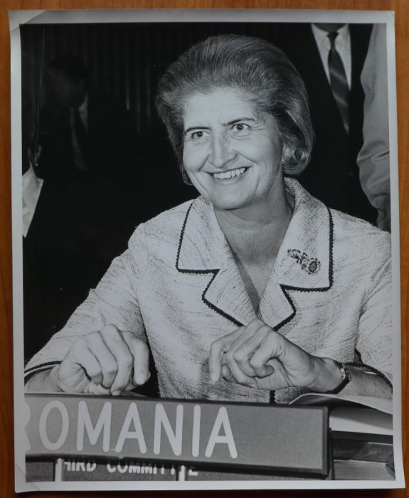 2 fotografii mari de presa cu Maria Groza la Organizatia Natiunilor Unite , 1970