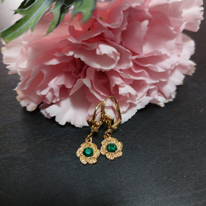 Cercei placati cu aur Twirly Flower verde - 2,5 cm