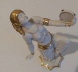Figurină, bibelou Art deco din porțelan, o dansatoare orientală din 1925