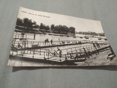 CARTE POSTALA ARAD -STRAND PE MALUL MURESULUI CIRCULATA foto