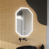 Oglinda LED poligonala pentru baie 50x80 cm cu iluminare si dezaburire