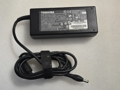 Incarcator laptop original Toshiba 19V 6.32A 120W mufa: 5.5 x 2.5mm PA5083E-1AC3 foto