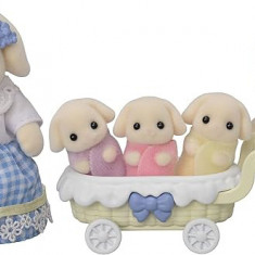 Figurine Sylvanian Families - Familia Iepurasilor Flora