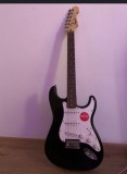 Chitară electrică Squier Affinity Stratocaster + cablu Fender original &ndash; Stare excelentă!
