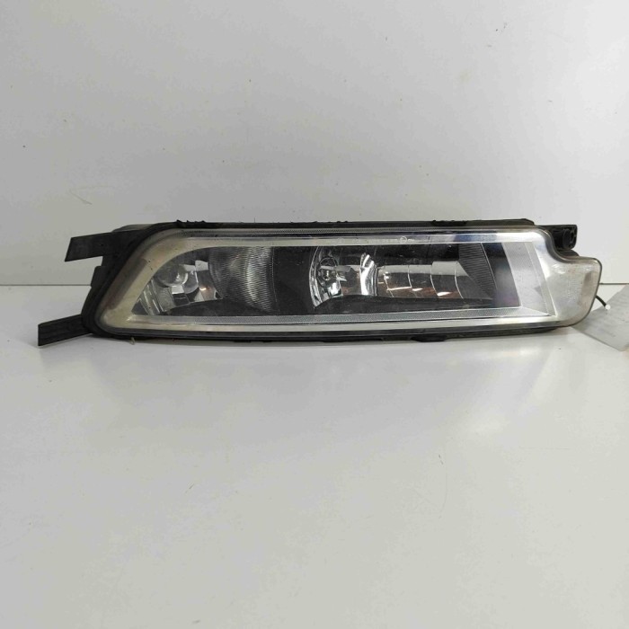 Proiector ceață dreapta față VW PASSAT B8 3G2 2015 OEM: 3G0941662E 28527125