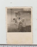 bnk foto Copii langa automobil - Ploiesti 1945