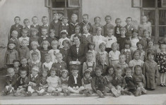 B248 Elevi scoala romaneasca din Banat 1939 foto
