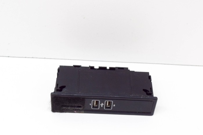 USB MERCEDES-BENZ E W213 2016 OEM: A2058200526 14966586