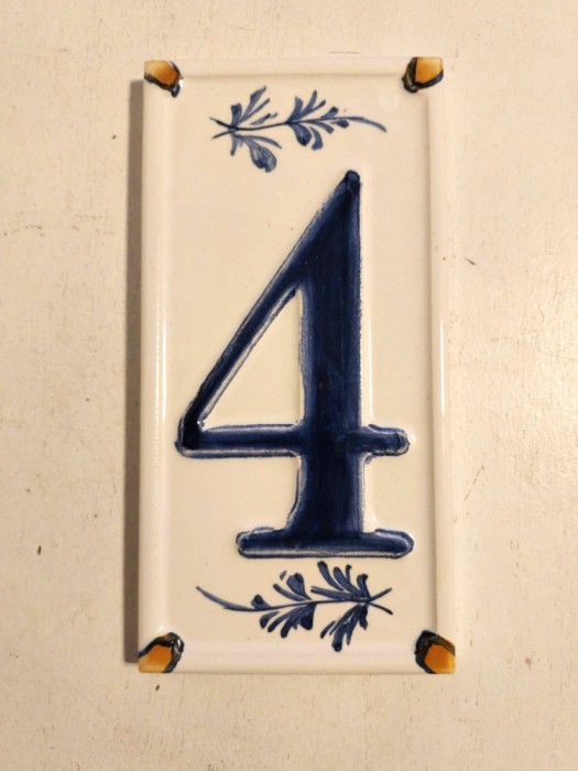 Placa ceramica cu numar de casa, nr. 4, frumos decorata, 15x7.5cm