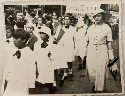 Anii 40, regimul Antonescu, Defilare copii Sector XIII Buzești din București foto