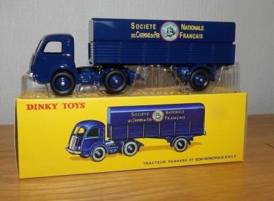 Macheta Tracteur Panhard et semi-remorque S.N.C.F. - Dinky Toys foto