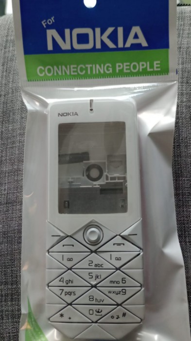 Vand carcasa noua, completa si originala pt Nokia 7500 Prism