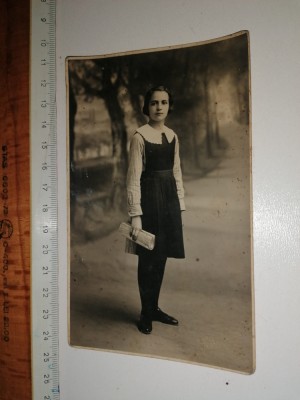 FOTOGRAFIE VECHE ANII 1900 - ELEVA foto