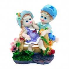 Statueta decorativa, Doi copii pe banca, Albastru, 11 cm, 1268G