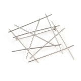 Brosa moderna argintie cu structura arhitecturala